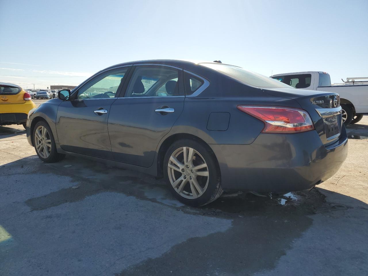 2013 Nissan Altima - Image 2