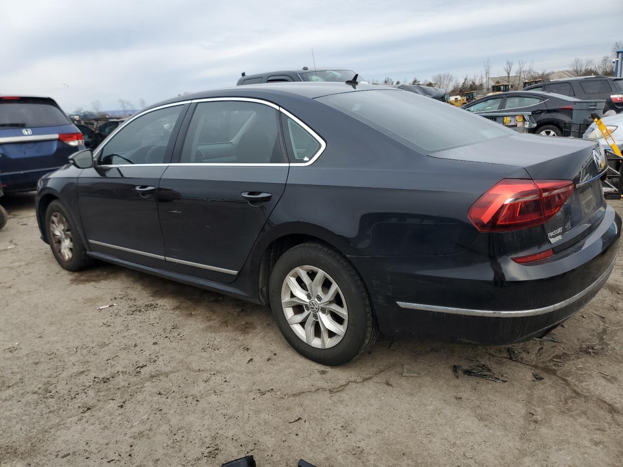 2017 Volkswagen Passat - Image 2