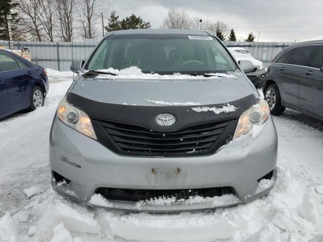 2011 TOYOTA SIENNA 