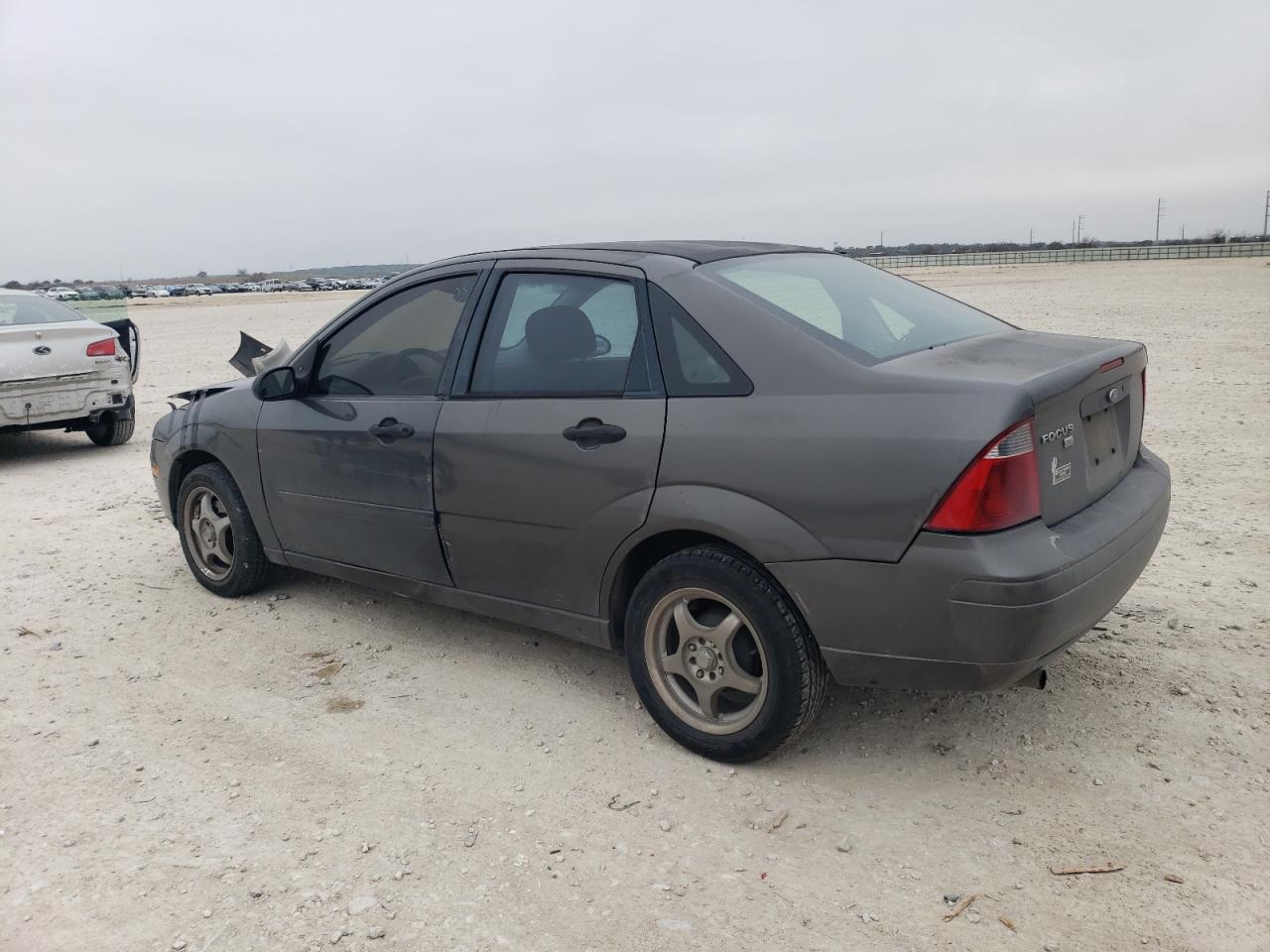 2007 Ford Focus - Image 2