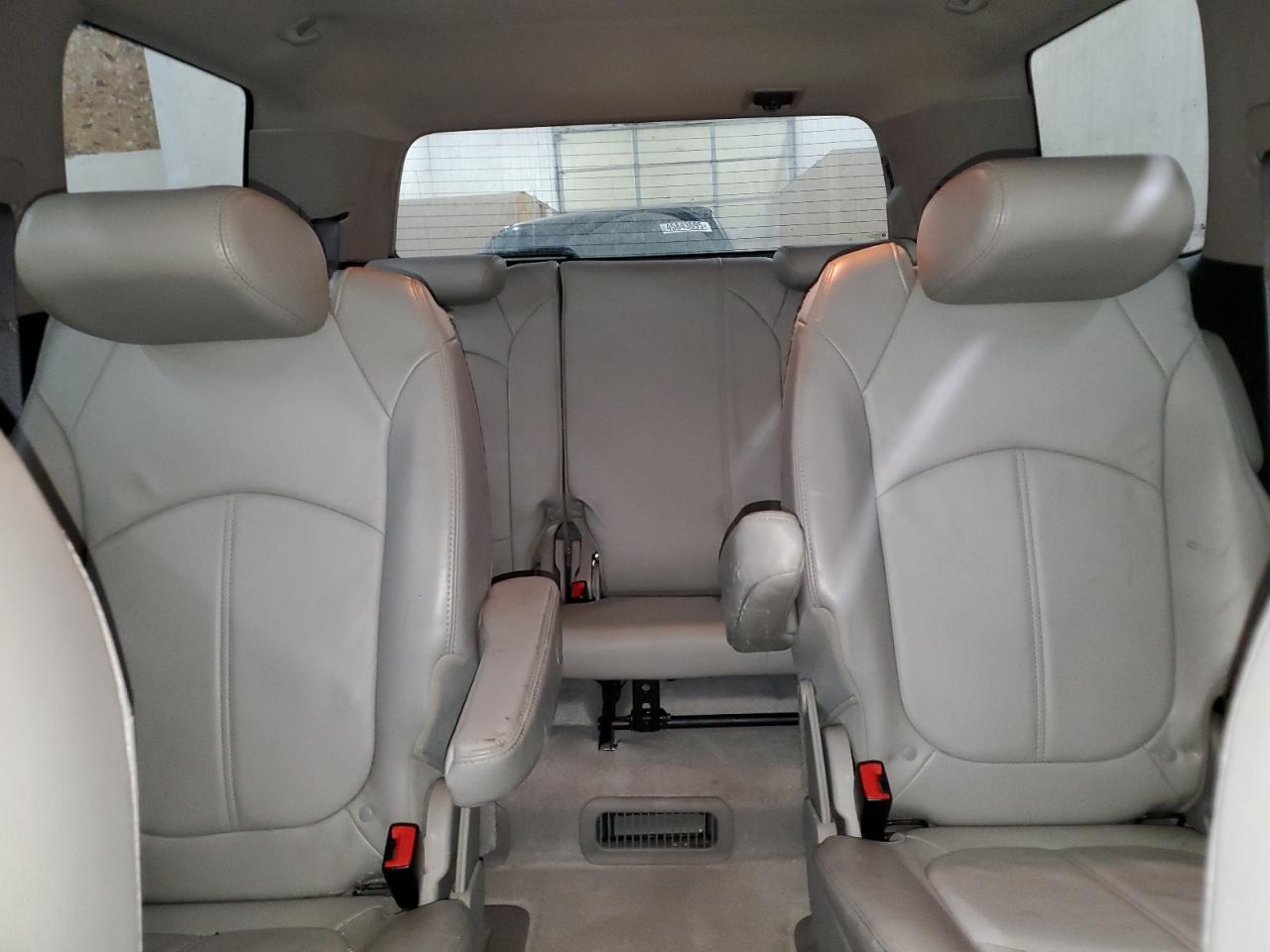 2011 GMC Acadia - Image 10