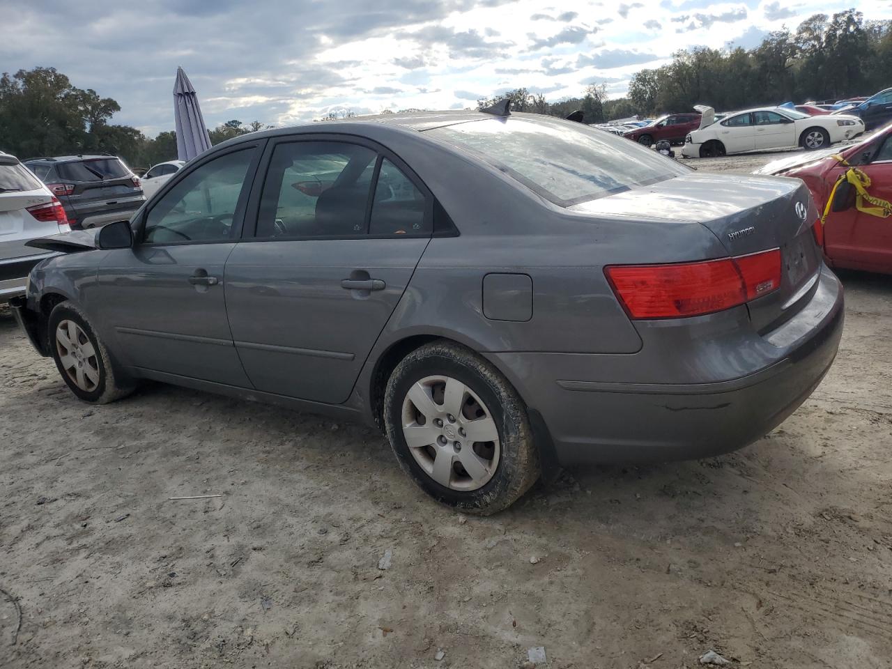 2009 Hyundai Sonata - Image 2