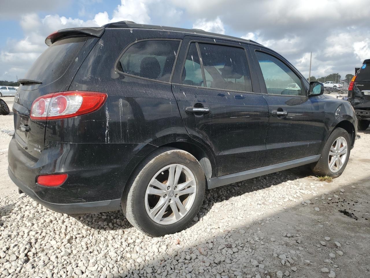 2011 Hyundai Santa Fe - Image 3