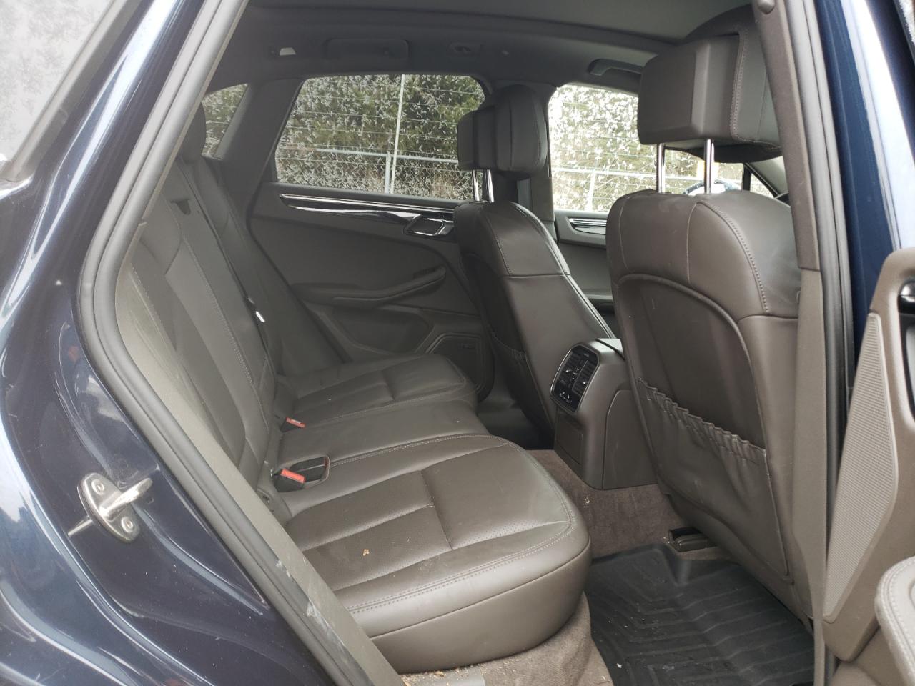 2016 Porsche Macan - Image 11