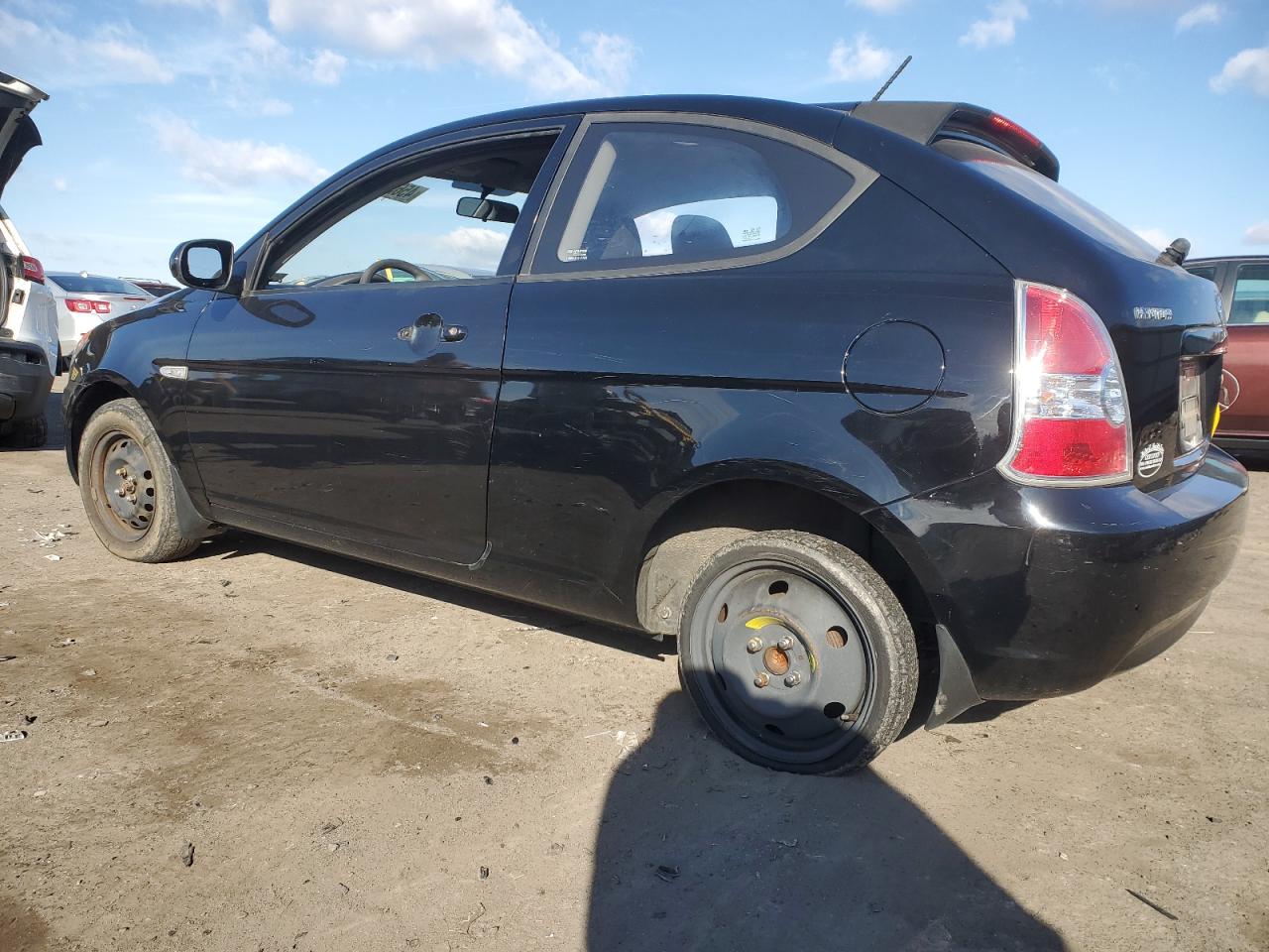 2010 Hyundai Accent - Image 2