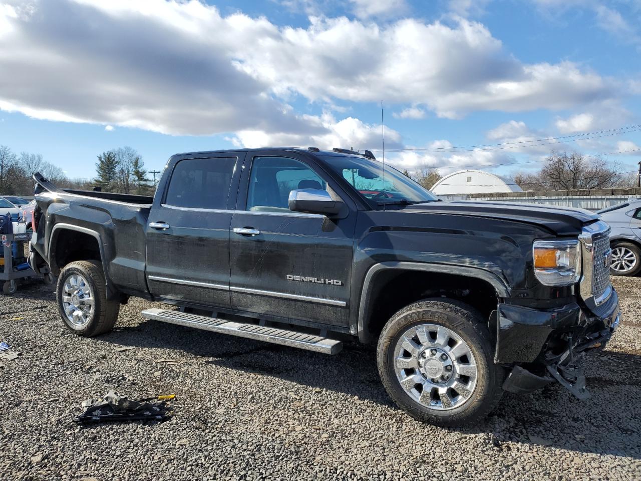 2017 GMC Sierra - Image 4