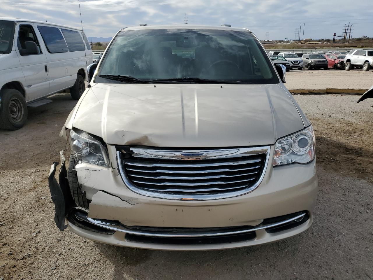 2014 Chrysler Town & Country - Image 5