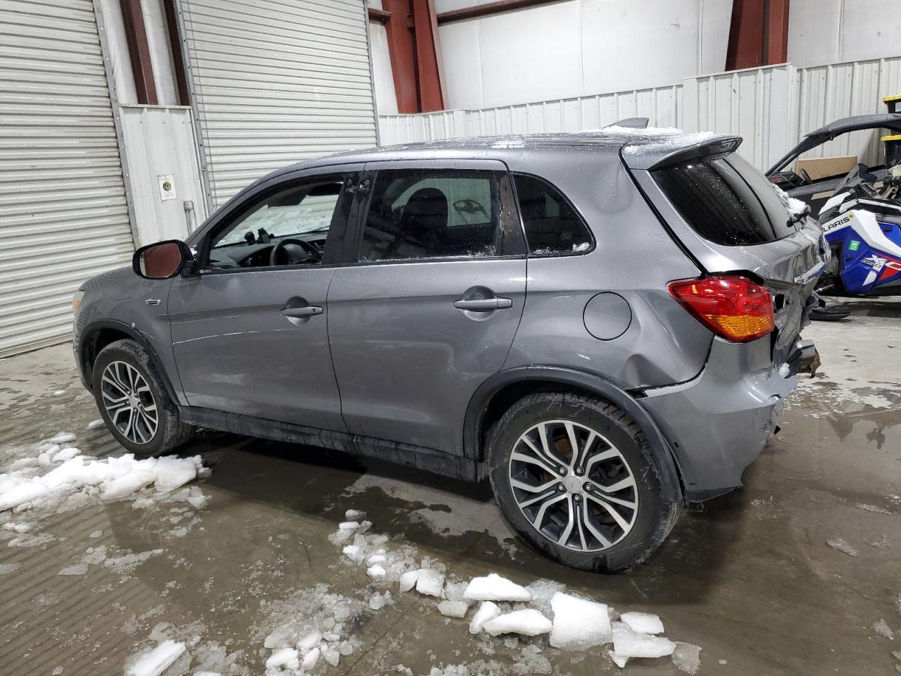 2019 Mitsubishi Outlander - Image 2
