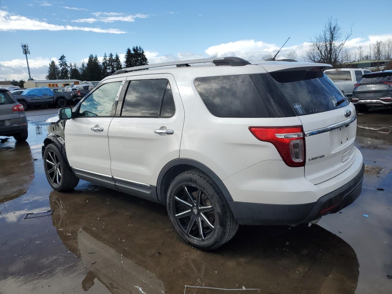 2015 Ford Explorer - Image 2