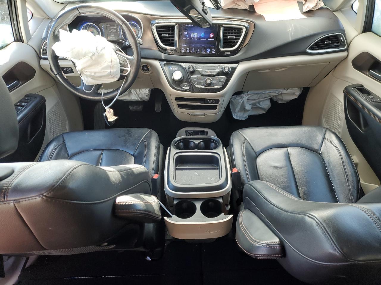 2017 Chrysler Pacifica - Image 8