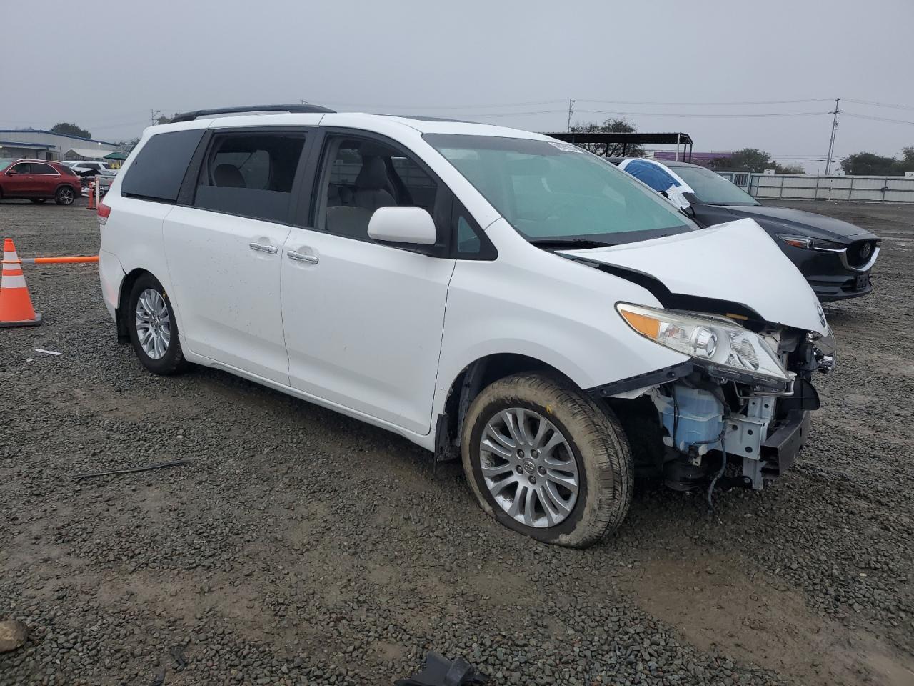 2013 Toyota Sienna - Image 4