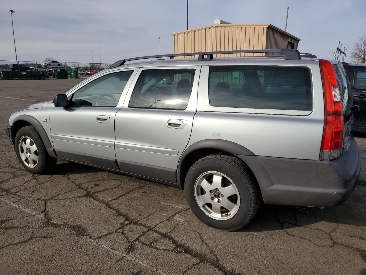 2004 Volvo XC70 - Image 2
