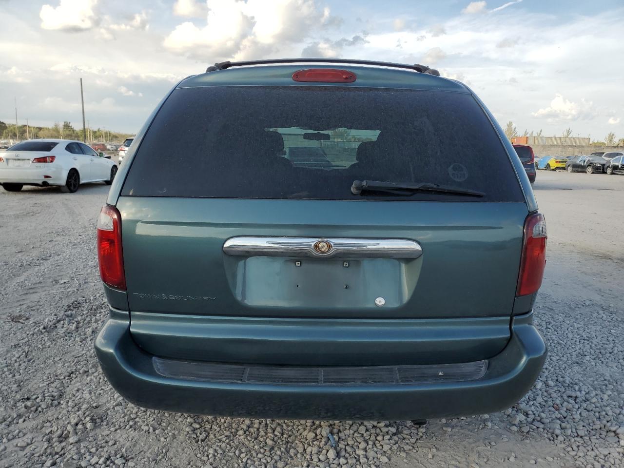 2007 Chrysler Town & Country - Image 6
