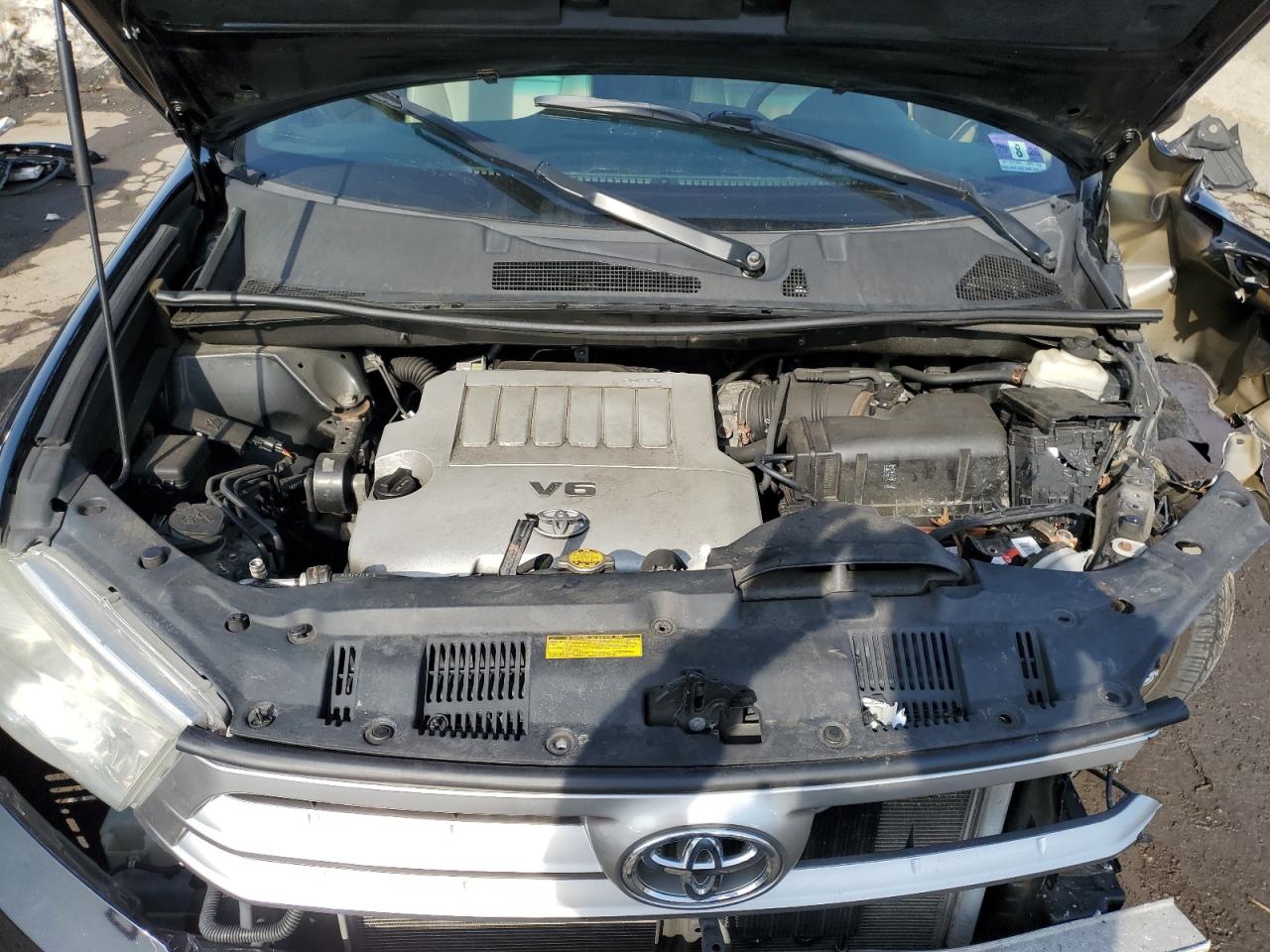2011 Toyota Highlander - Image 12