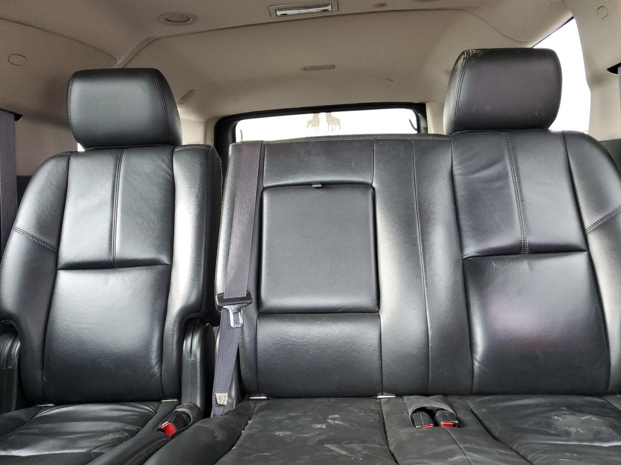 2011 Chevrolet Suburban - Image 10