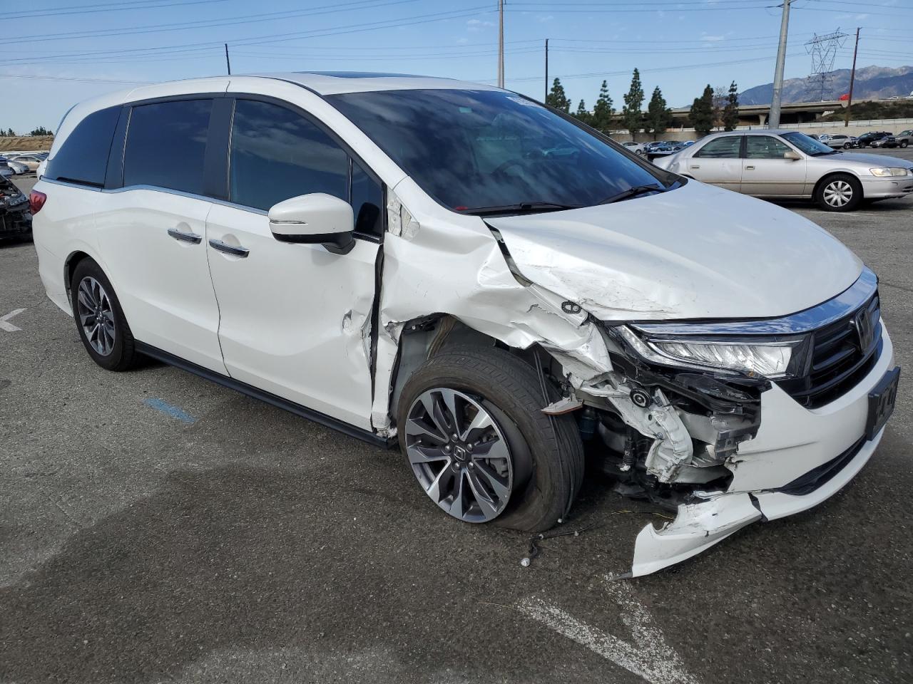 2022 Honda Odyssey - Image 4