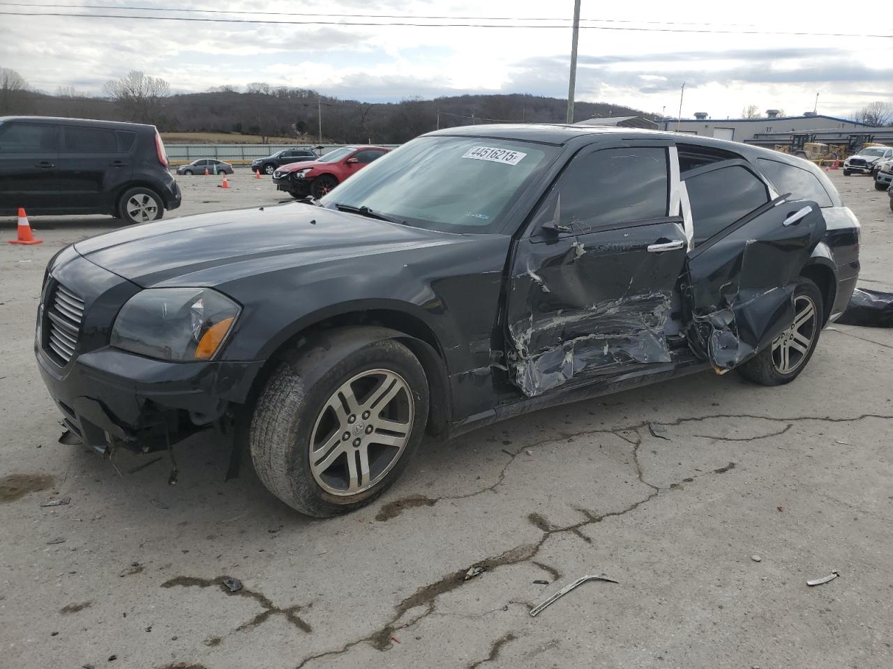 2005 Dodge Magnum - Image 1