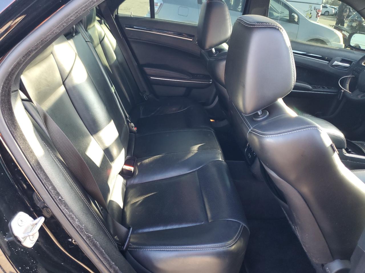 2018 Chrysler 300 - Image 10