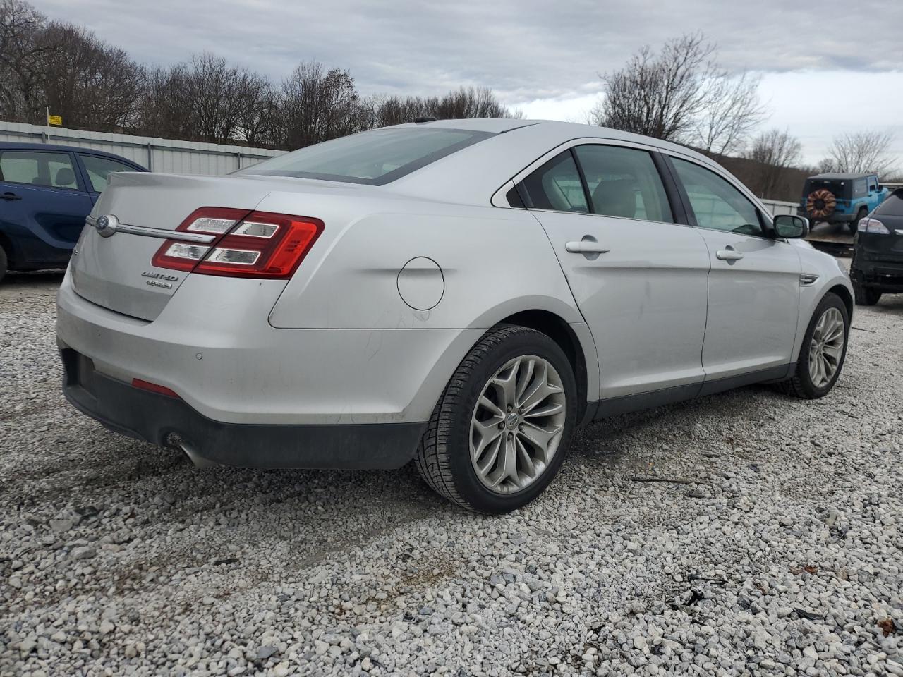 2013 Ford Taurus - Image 3