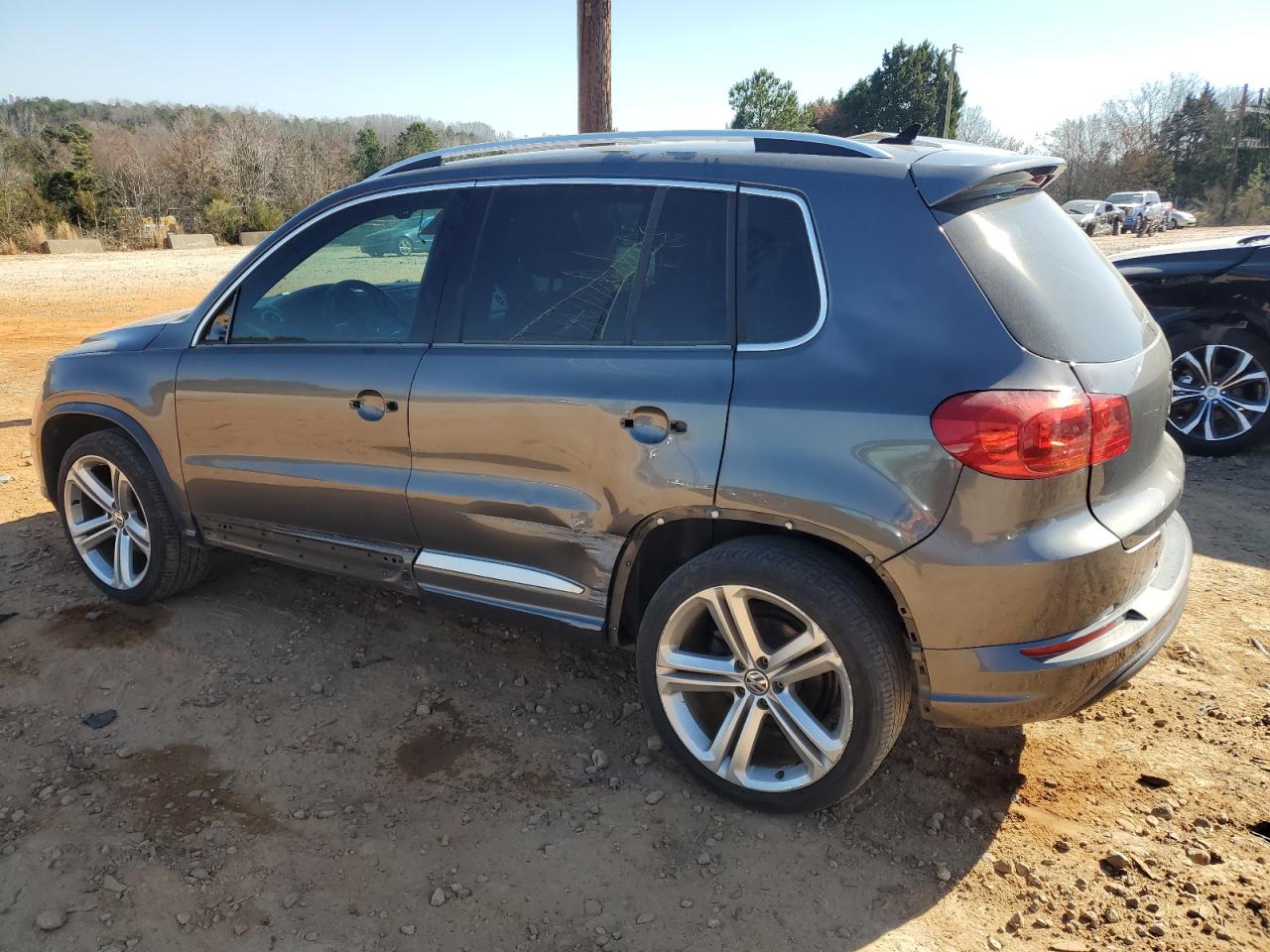2016 Volkswagen Tiguan - Image 2