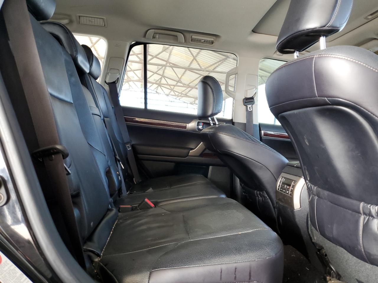 2015 Lexus GX - Image 11