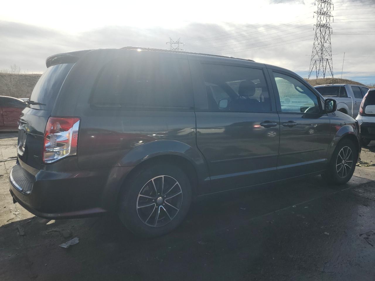 2017 Dodge Caravan - Image 3