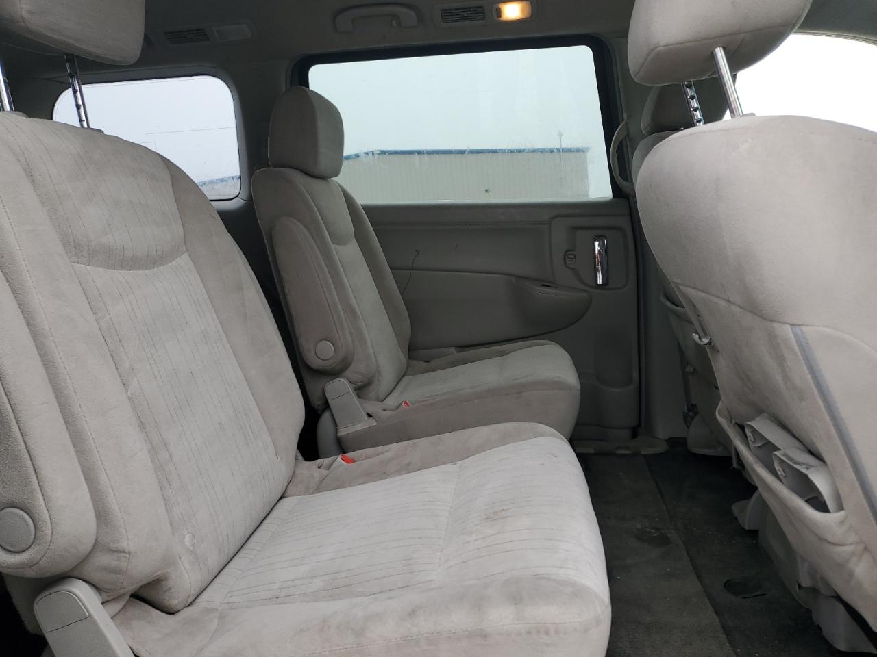 2015 Nissan Quest - Image 11