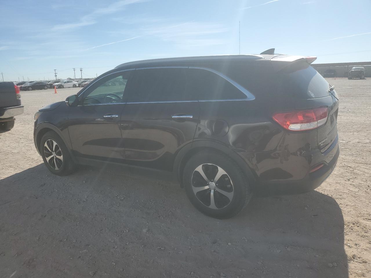 2016 Kia Sorento - Image 2