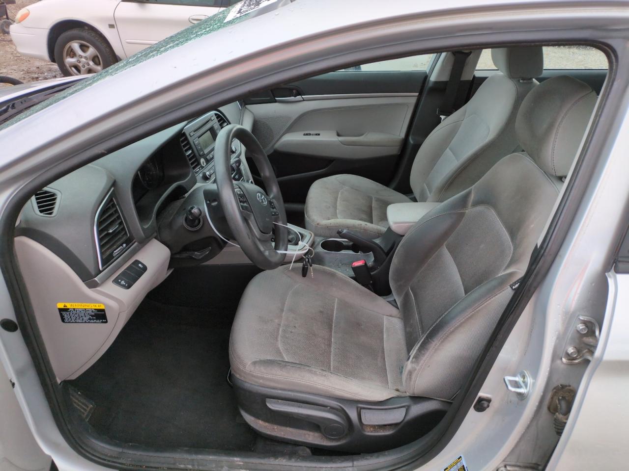 2017 Hyundai Elantra - Image 7