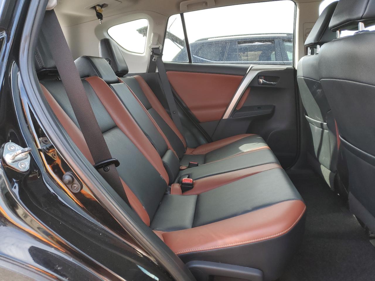 2015 Toyota RAV 4 - Image 11