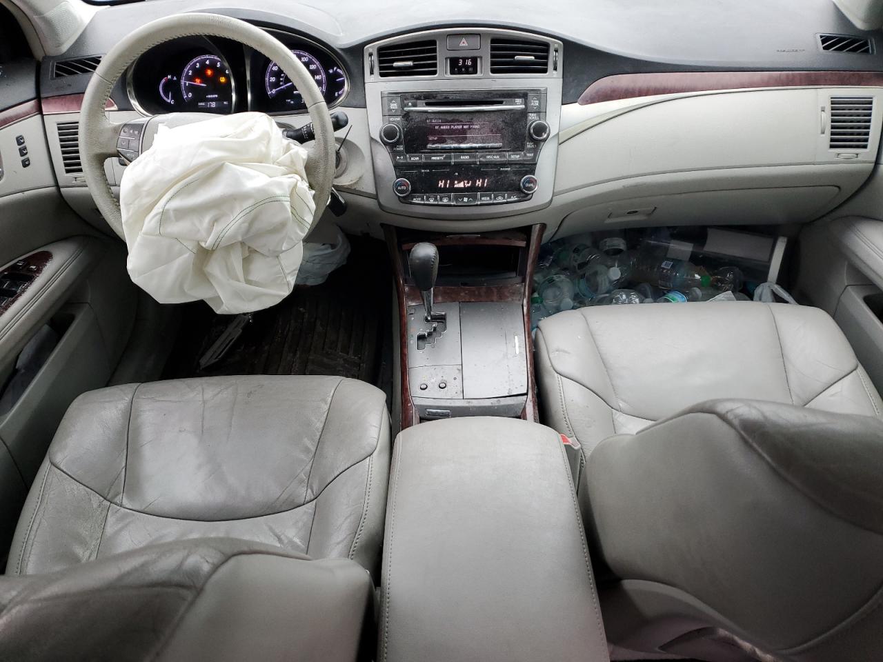 2012 Toyota Avalon - Image 8