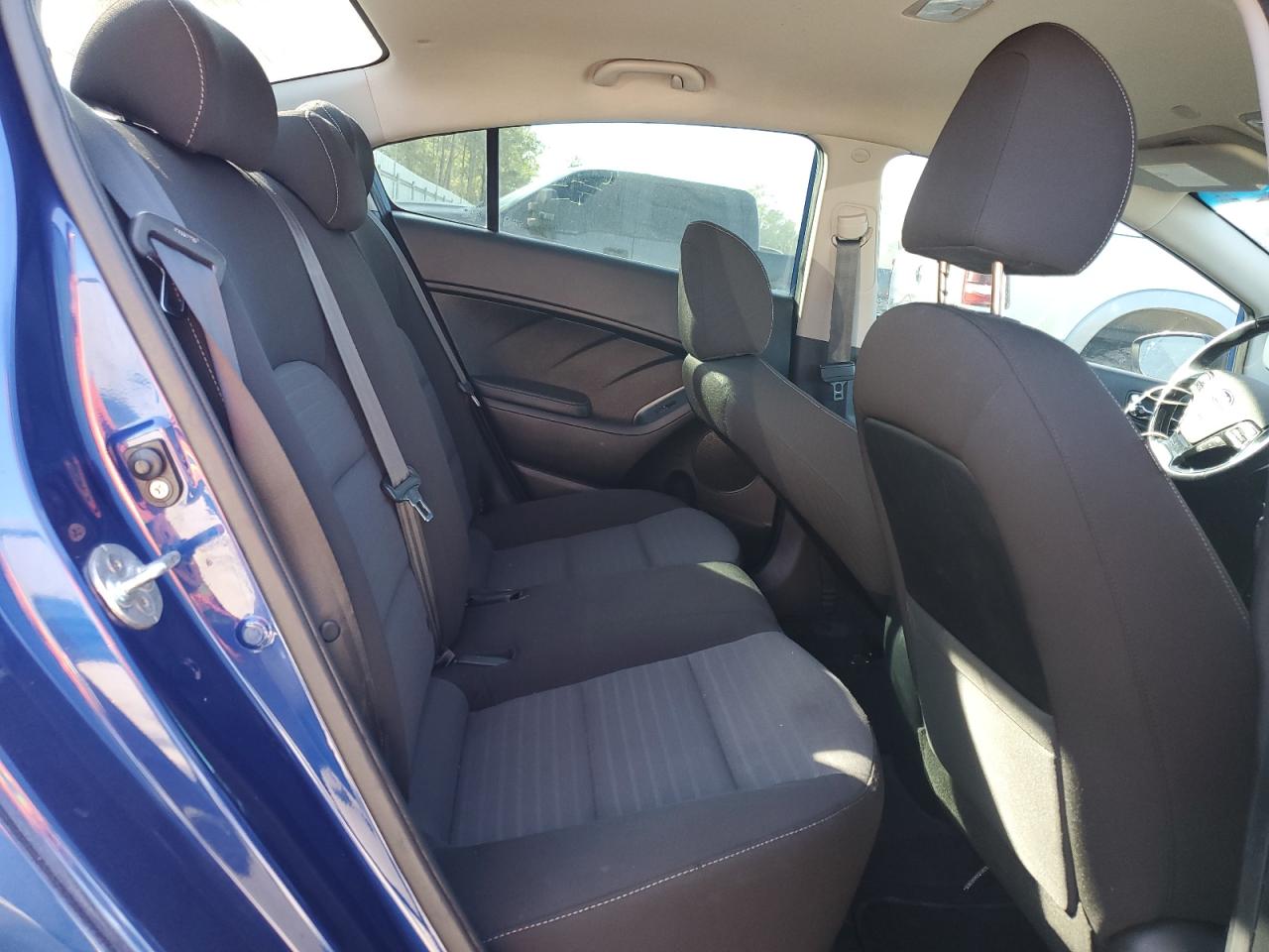 2017 Kia Forte - Image 10