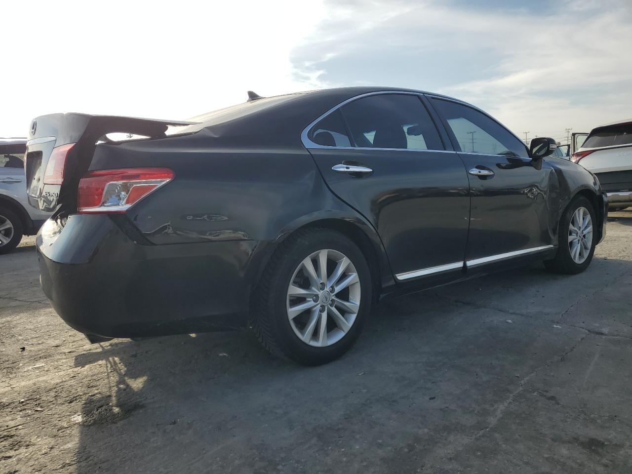 2010 Lexus ES - Image 3