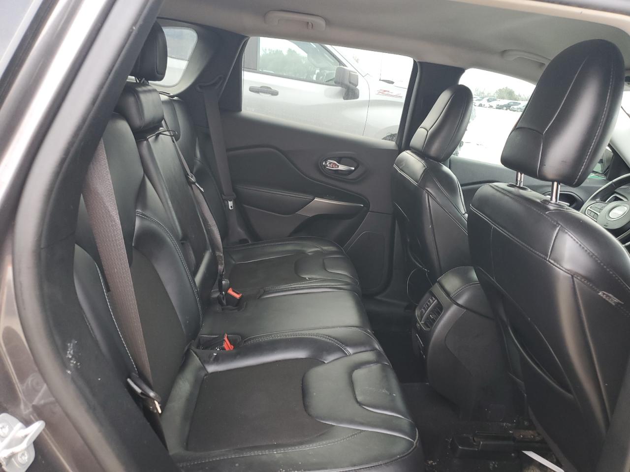 2020 Jeep Grand Cherokee - Image 11