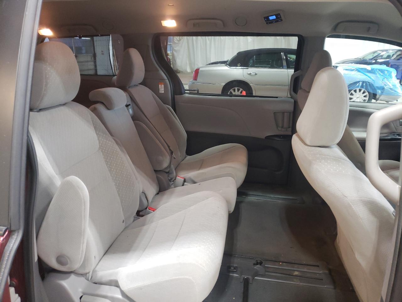 2018 Toyota Sienna - Image 11