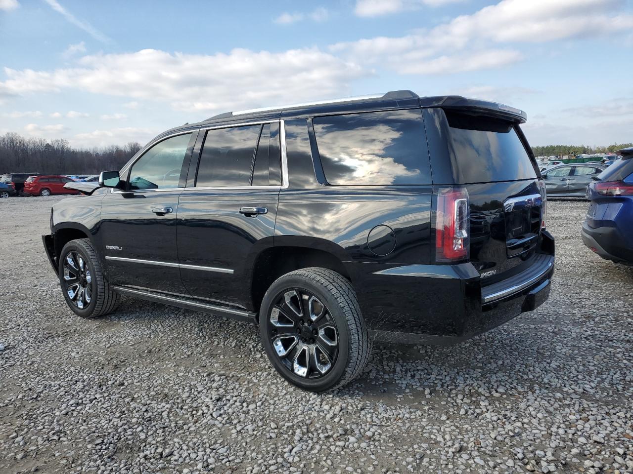 2018 GMC Yukon - Image 2