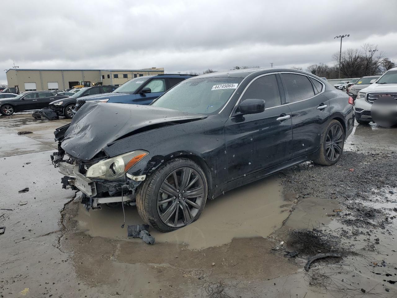 2011 Infiniti M - Image 1