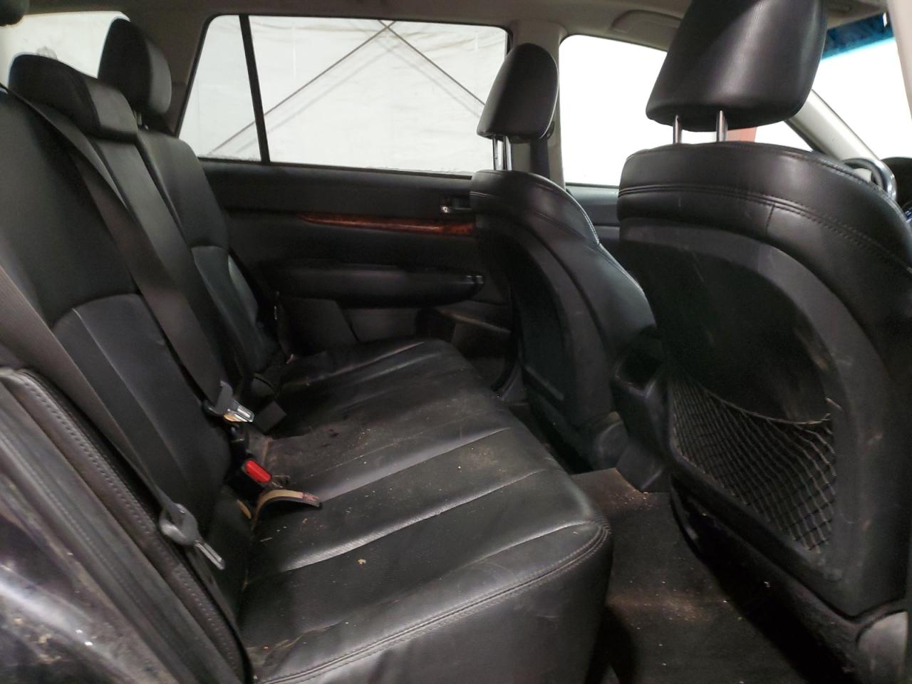 2011 Subaru Outback - Image 11