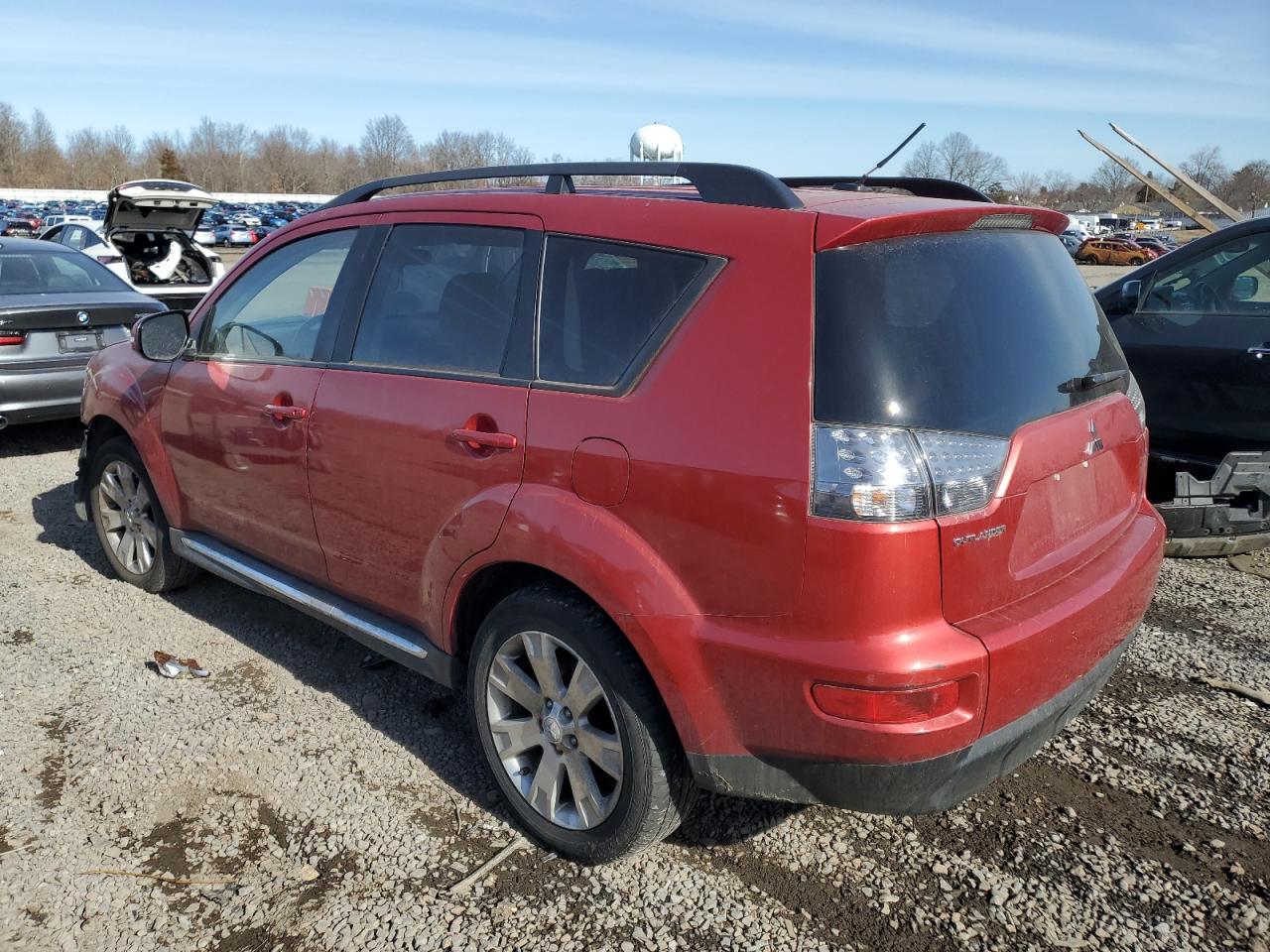 2011 Mitsubishi Outlander - Image 2