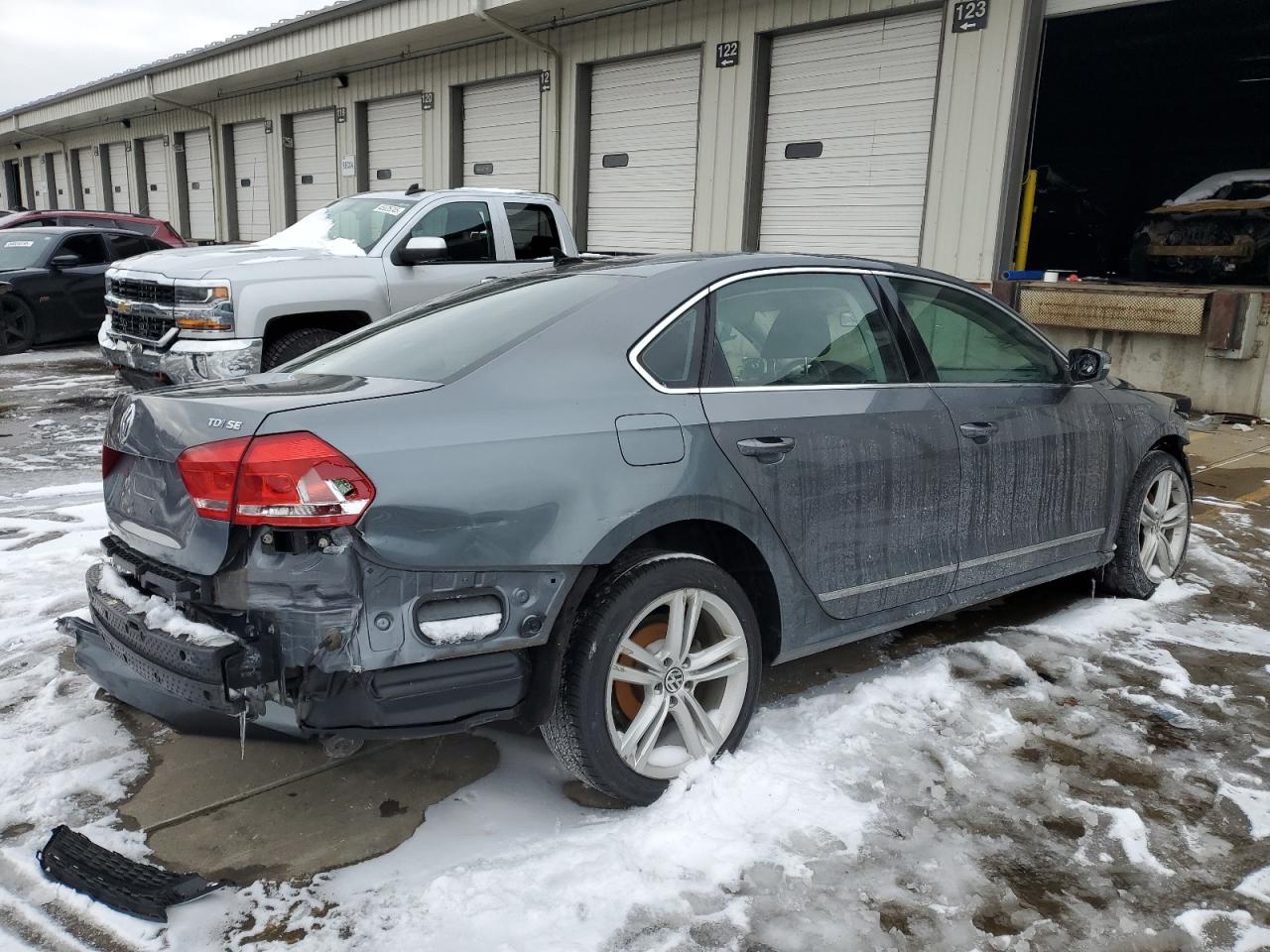 2015 Volkswagen Passat - Image 3