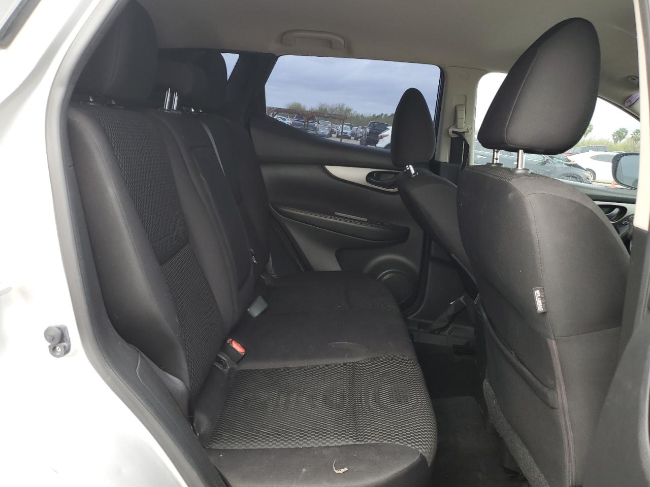 2017 Nissan Rogue - Image 11