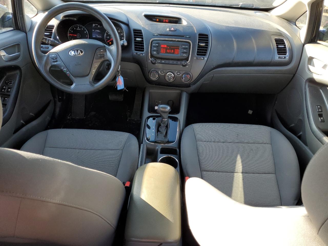 2017 Kia Forte - Image 8