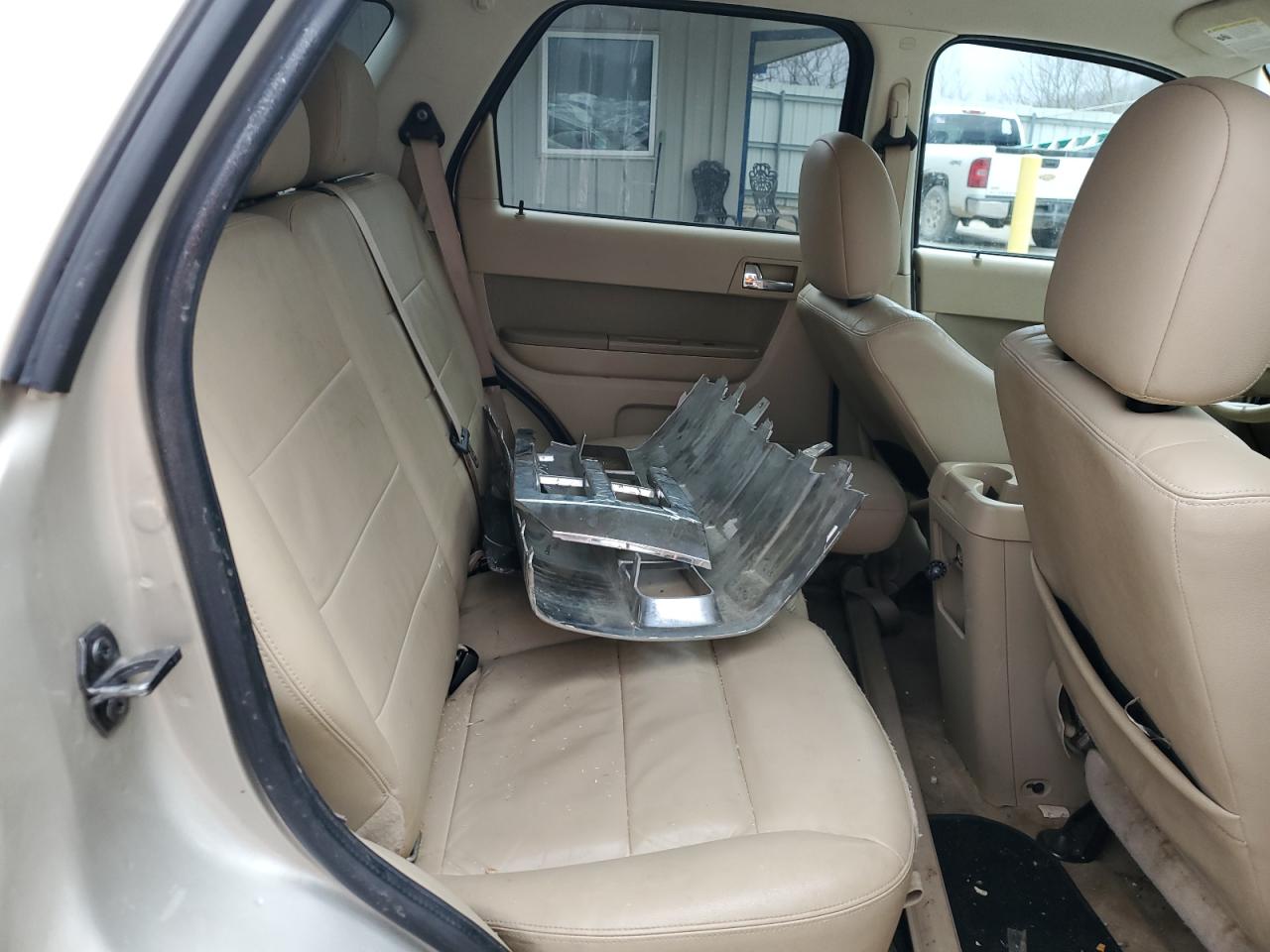 2010 Ford Escape - Image 11