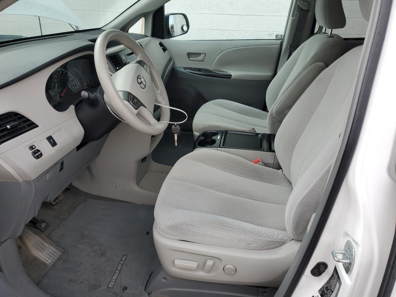 2011 Toyota Sienna - Image 7