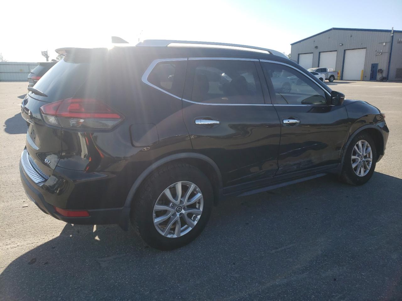 2017 Nissan Rogue - Image 3