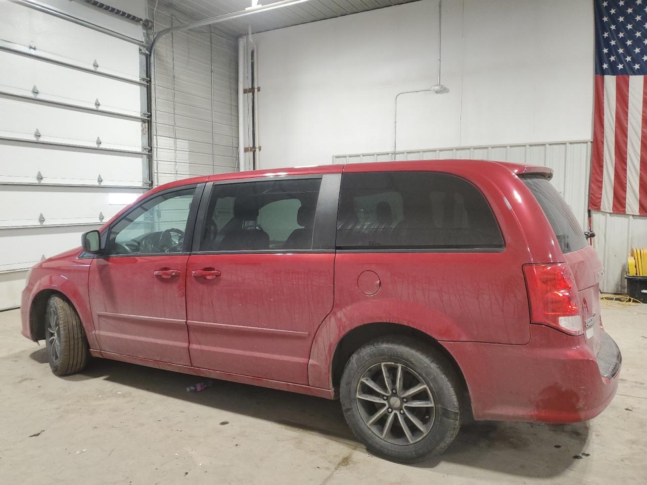 2015 Dodge Caravan - Image 2
