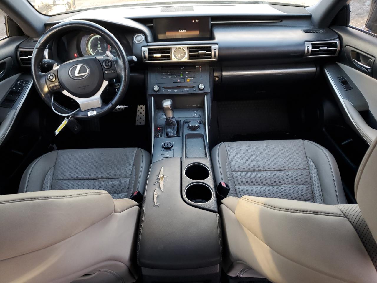 2015 Lexus IS - Image 8