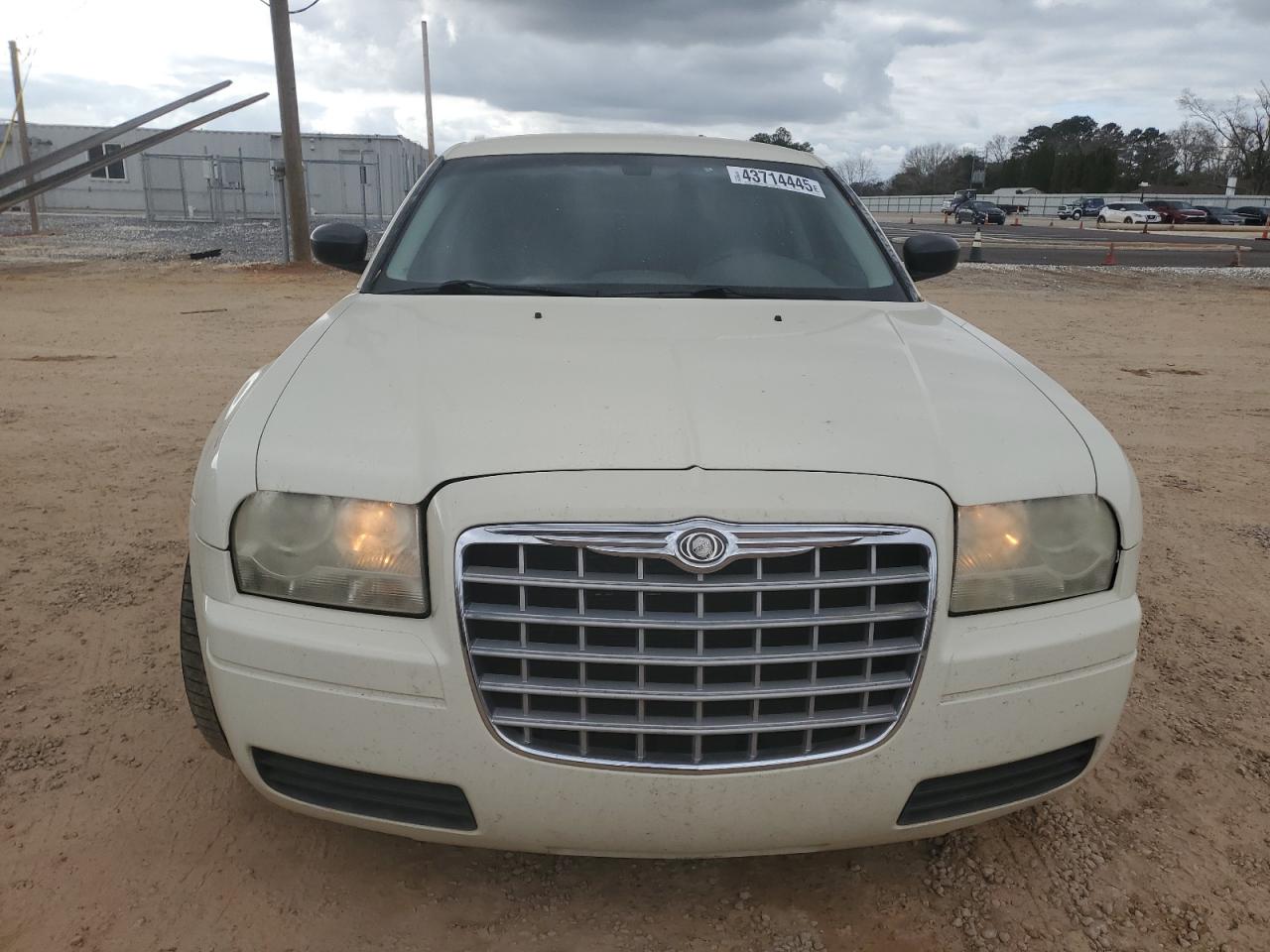 2009 Chrysler 300 - Image 5