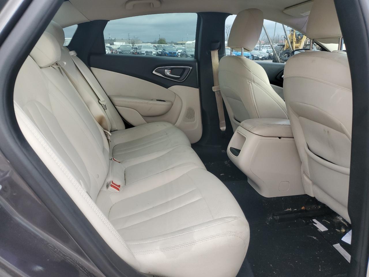 2015 Chrysler 200 - Image 10