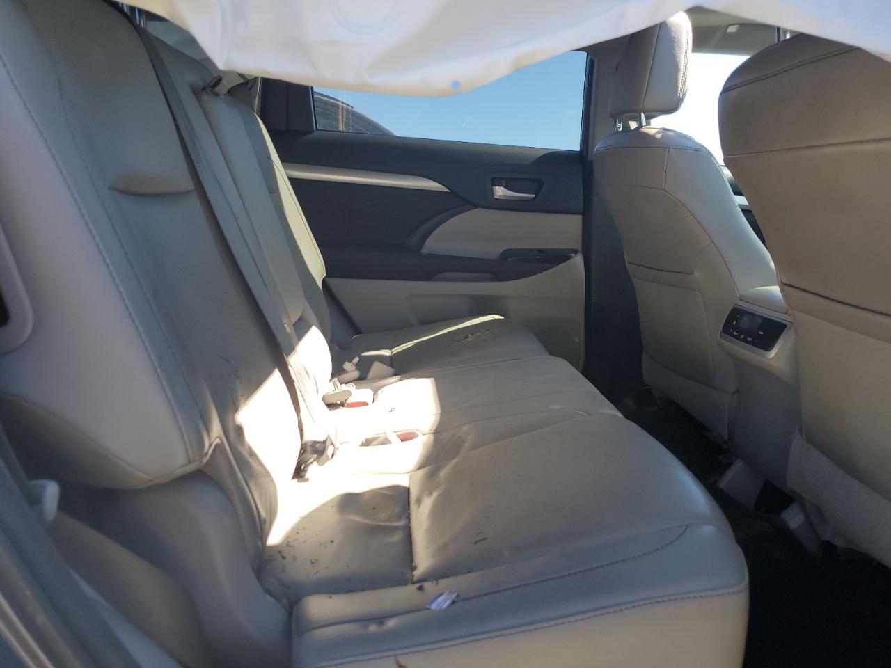 2014 Toyota Highlander - Image 10